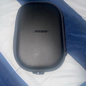 Bose noise cancelling headphone new never used